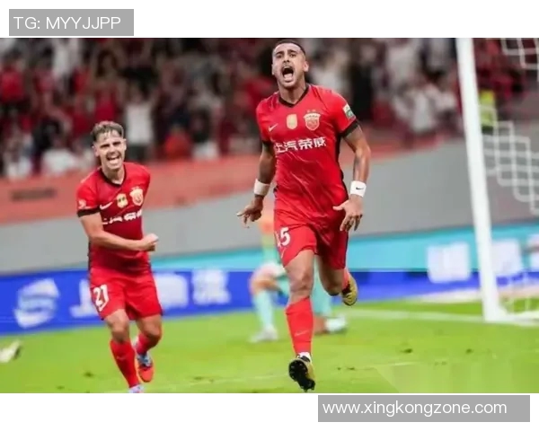 莱昂纳多自信球队本赛季争冠成功期待瓦科争夺金靴荣耀 莱昂纳多自信球队本赛季争冠成功期待瓦科争夺金靴荣耀