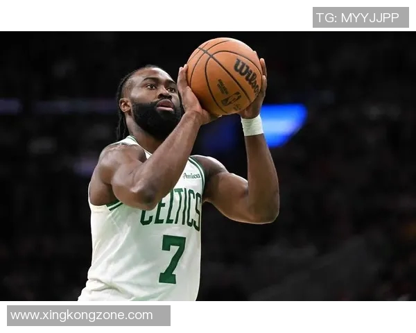 杰伦布朗赞沃尔什表现出色防守与关键投篮双双奏效