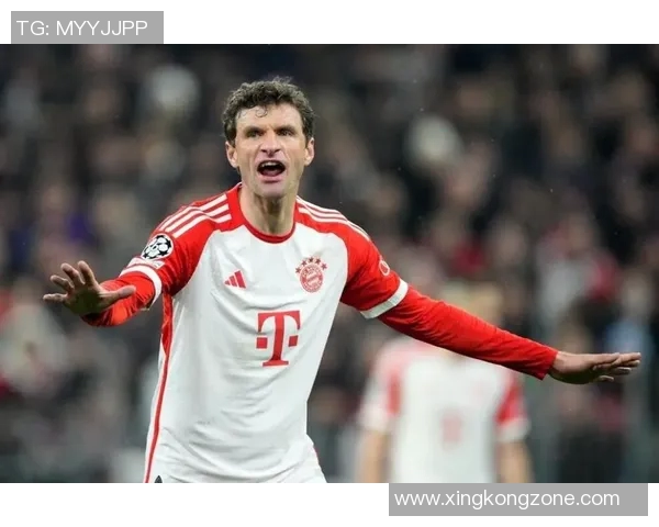 穆勒第96分钟绝杀进球震撼全场直面三名防守球员展现超强实力